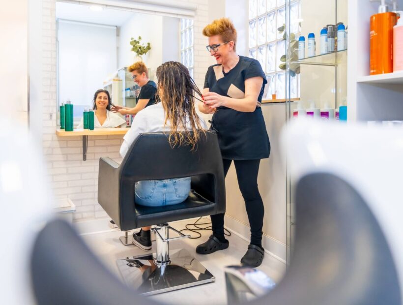 Jak urządzić mały salon fryzjerski?