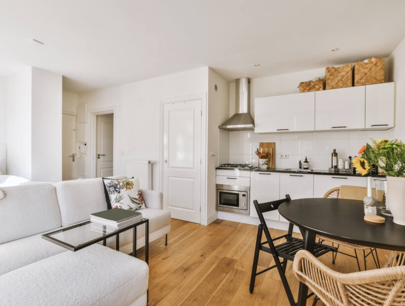 Salon z aneksem kuchennym 22 m2 – praktyczne pomysły i wskazówki aranżacyjne