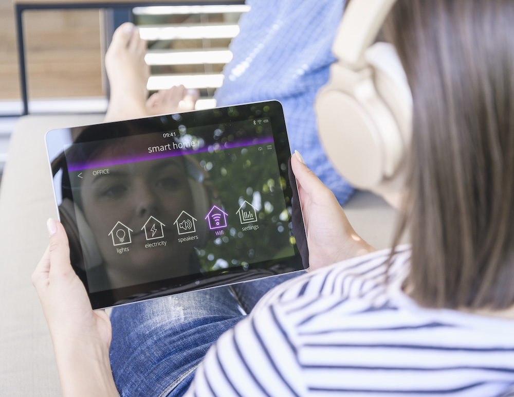 obsługa smart home na tablecie 