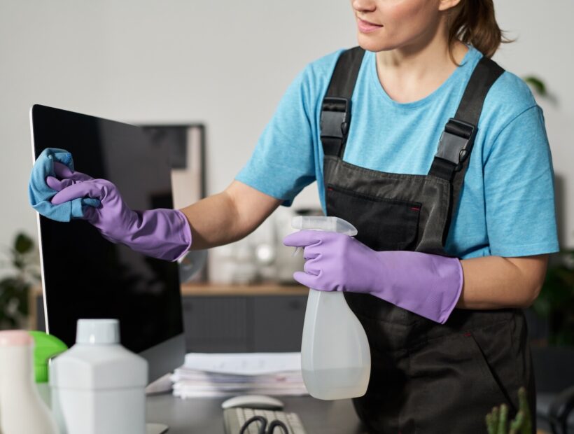 Utrzymanie czystości w biurze – praktyczne narzędzia, które warto znać